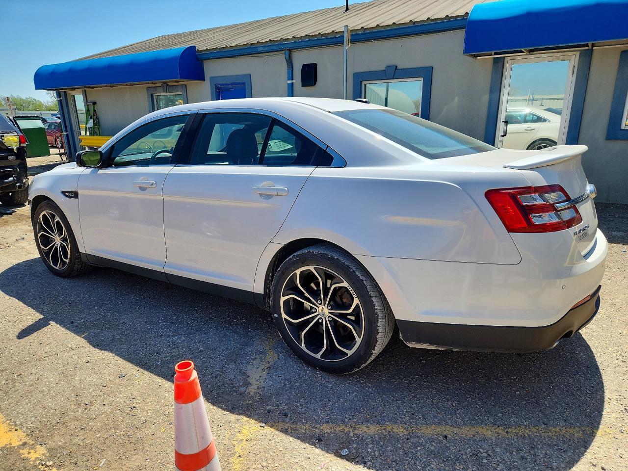2019 Ford Taurus Sho - Image 2