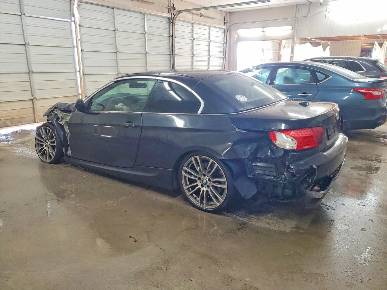 2011 BMW 335 I - Фото 2