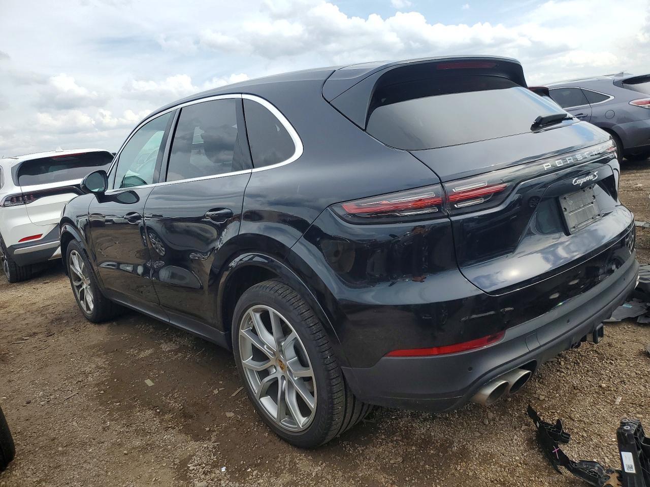 2019 Porsche Cayenne S - Фото 2