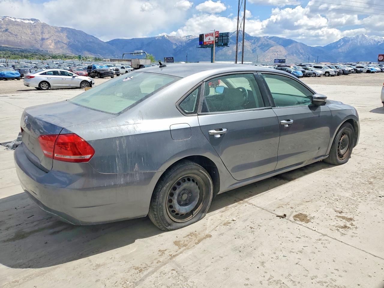 2014 Volkswagen Passat S - Фото 3