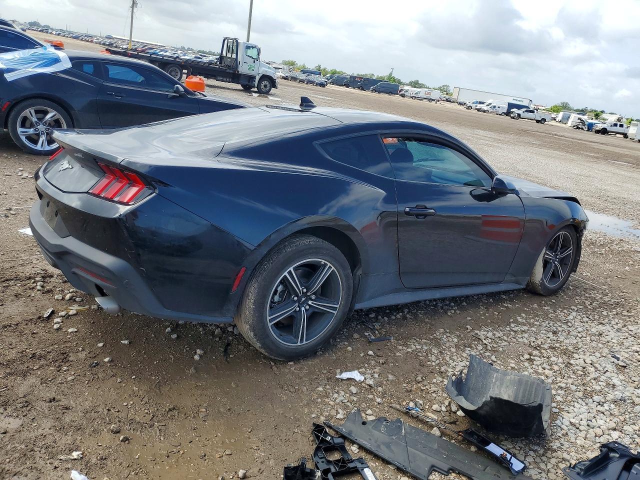 2025 Ford Mustang - Фото 3