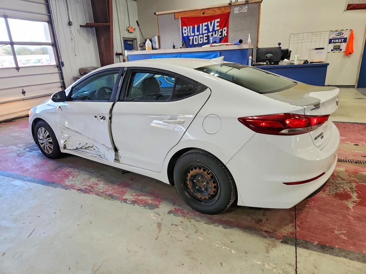 2017 Hyundai Elantra Se - Image 2