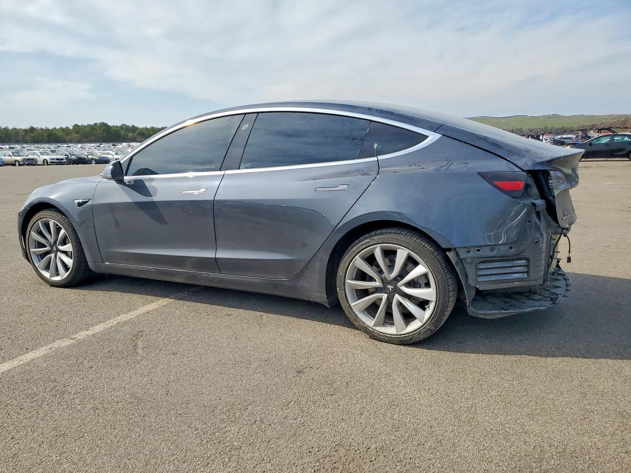 2018 Tesla Model 3 - Image 2