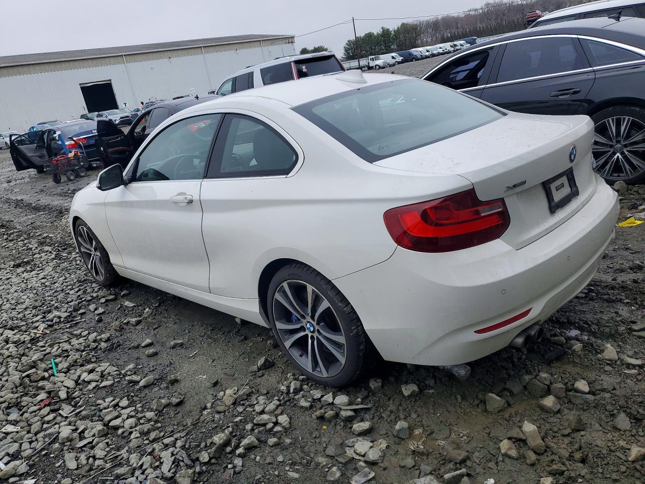 2015 BMW 228 Xi - Фото 2