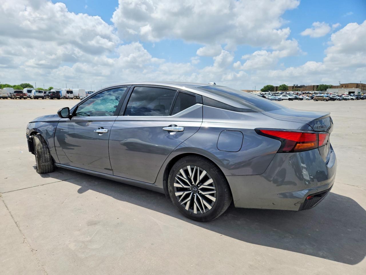 2024 Nissan Altima 2.5 Sv - Image 2