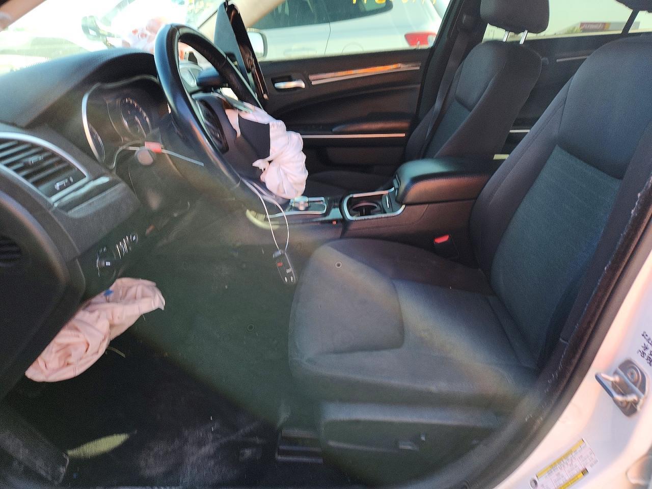 2021 Chrysler 300 Touring - Image 7