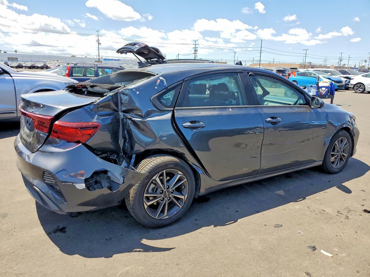 2024 Kia Forte Lxs - Image 3