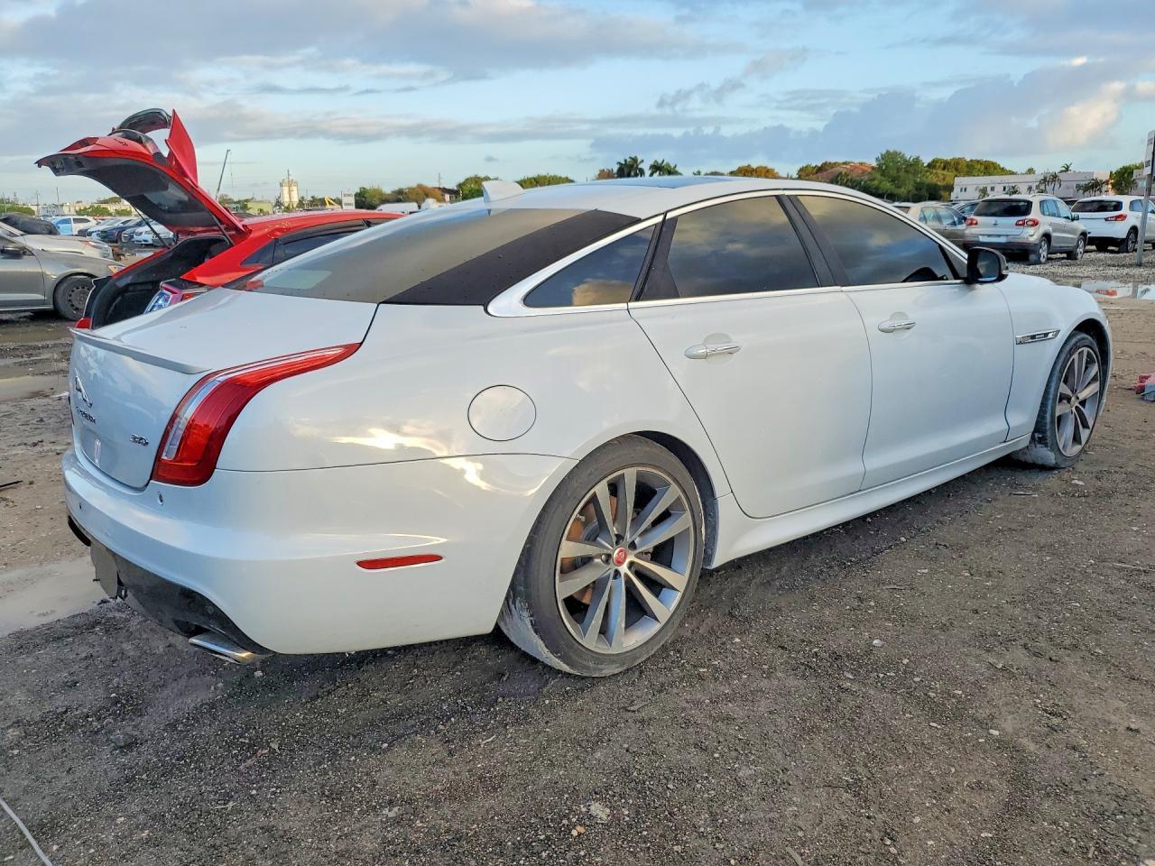 2016 Jaguar Xj - Фото 3