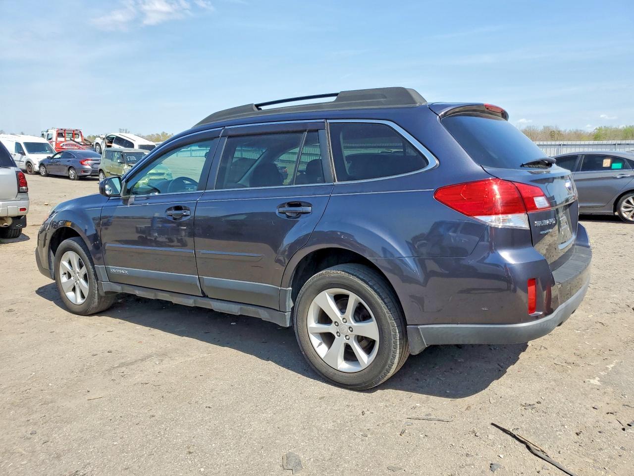 2013 Subaru Outback 2.5I Premium - Фото 2