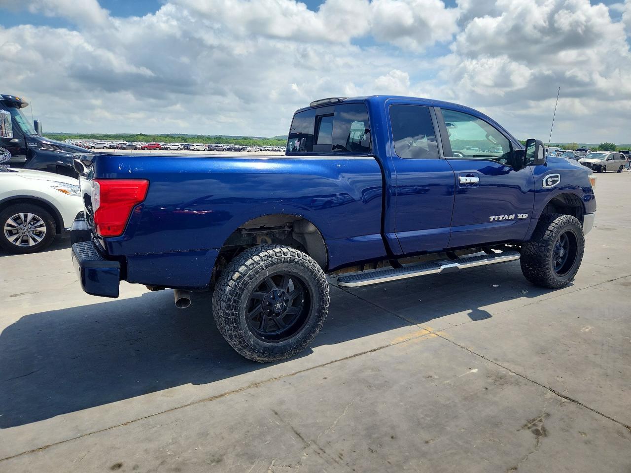 2017 Nissan Titan Xd Sv - Фото 3