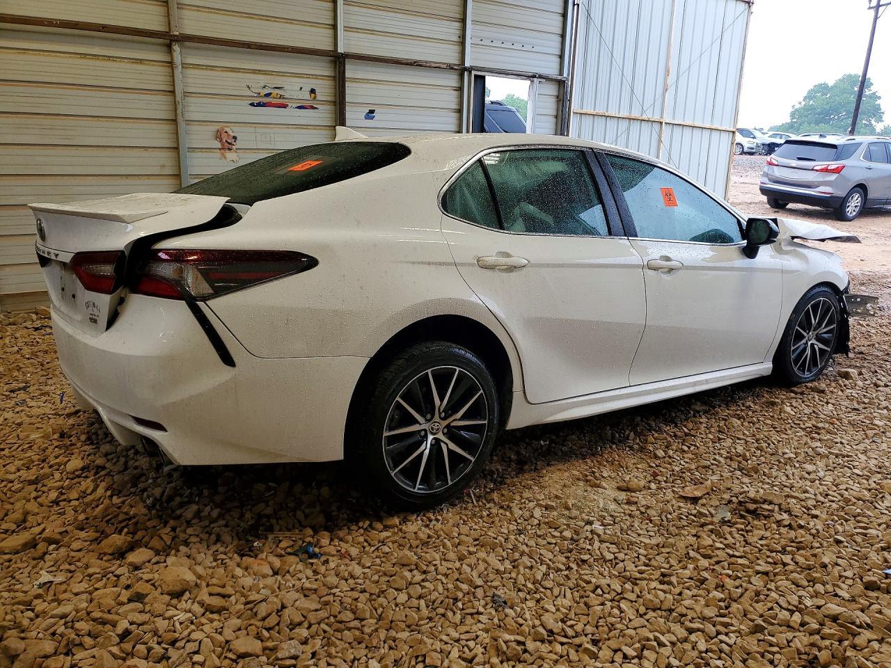 2022 Toyota Camry Se - Фото 3