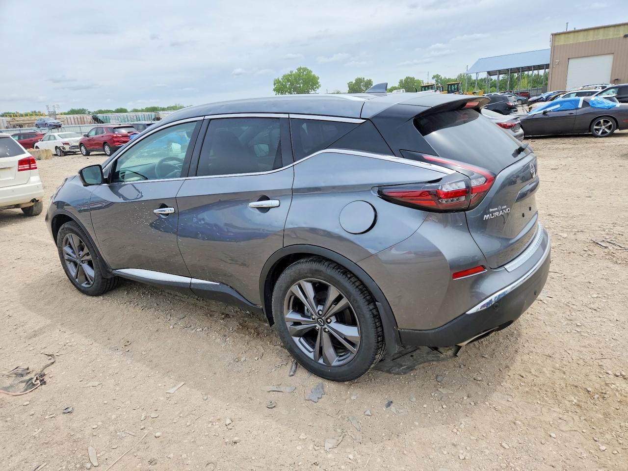 2024 Nissan Murano Platinum - Image 2