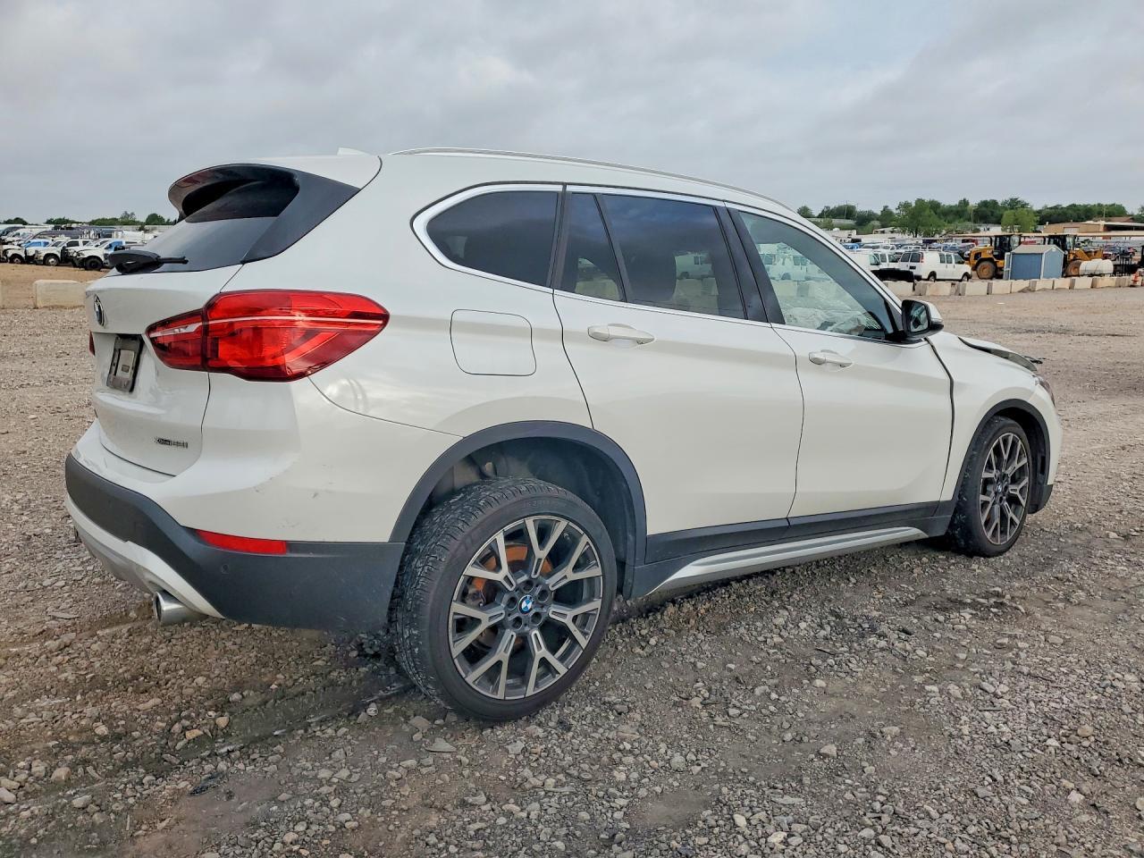 2021 BMW X1 xDrive28I - Image 3