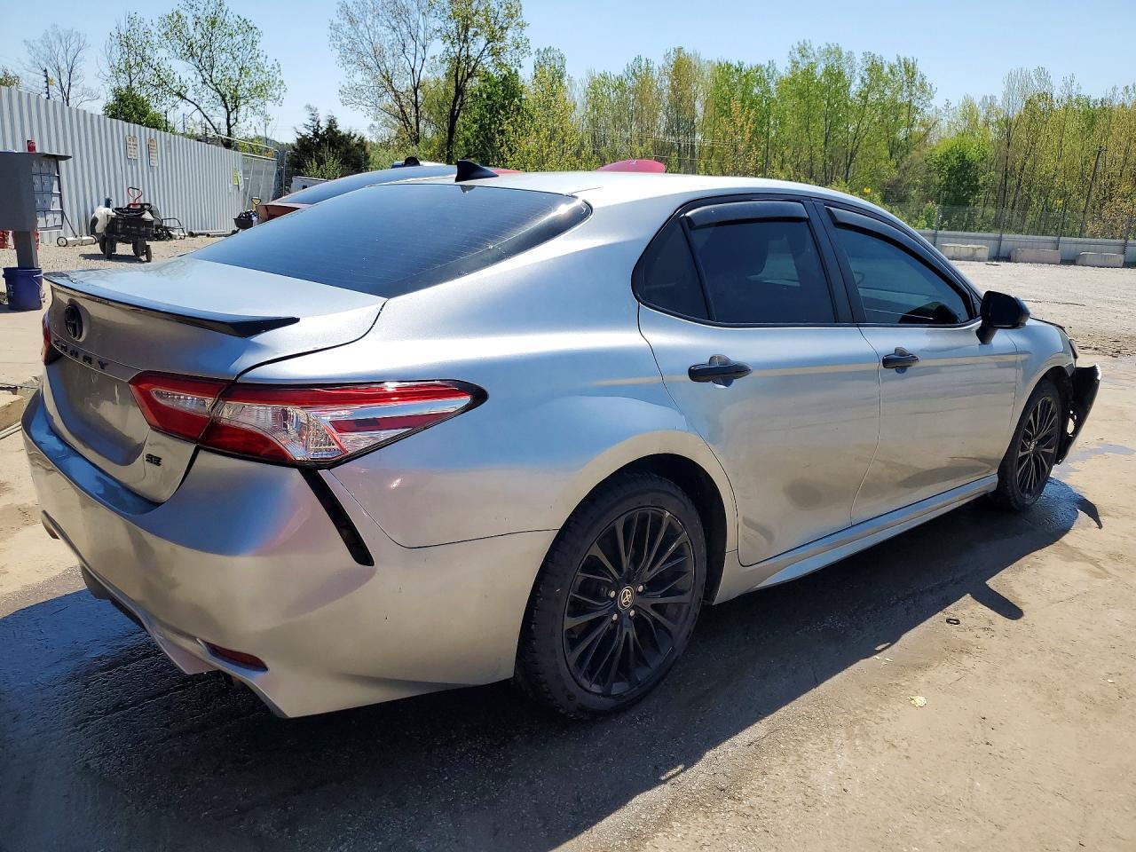 2020 Toyota Camry Se Nightshade - Фото 3