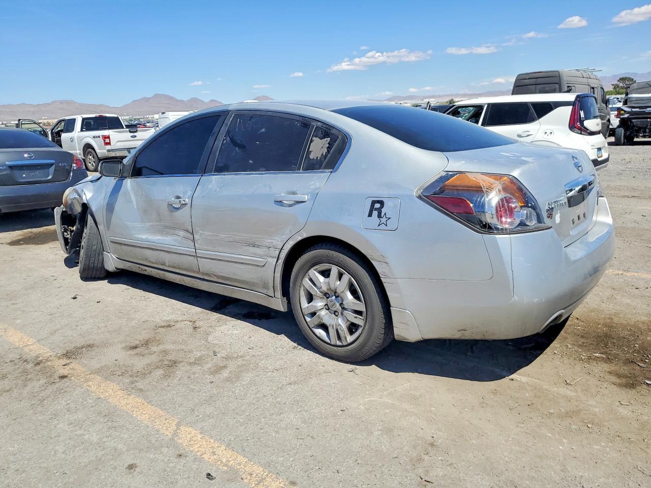 2010 Nissan Altima - Фото 2