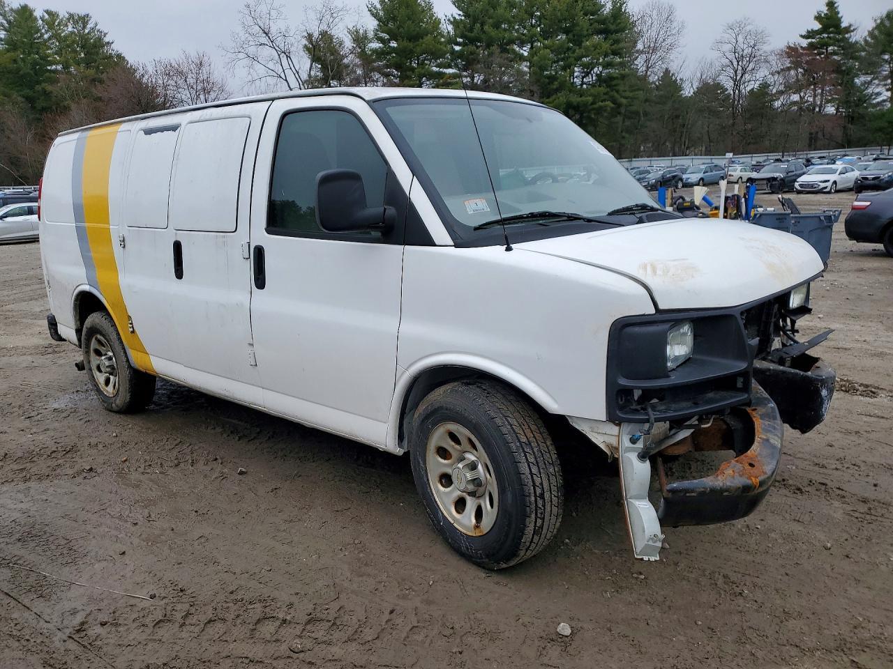 2011 Chevrolet Express G1500 - Image 4