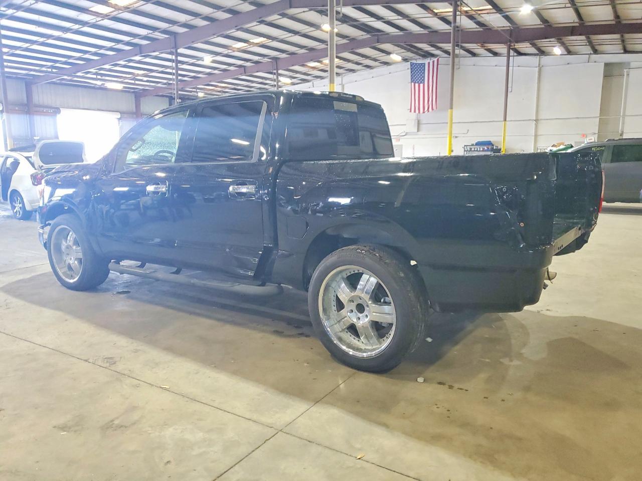 2020 Nissan Titan Sv - Image 2