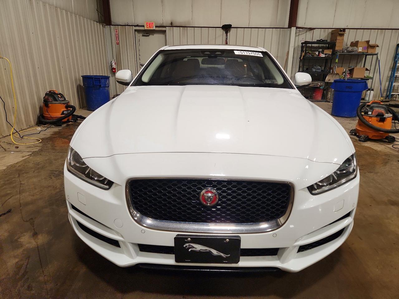 2017 Jaguar Xe Premium - Фото 5