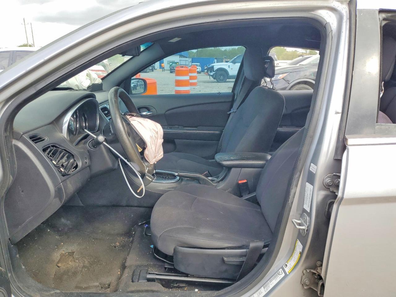 2013 Chrysler 200 Lx - Фото 7