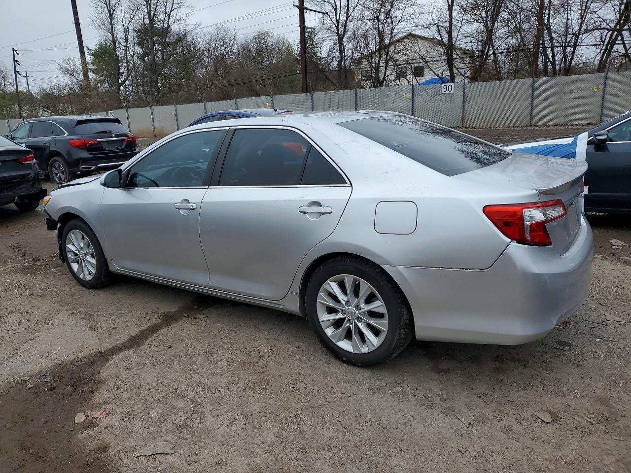 2012 Toyota Camry Hybrid Xle - Image 2