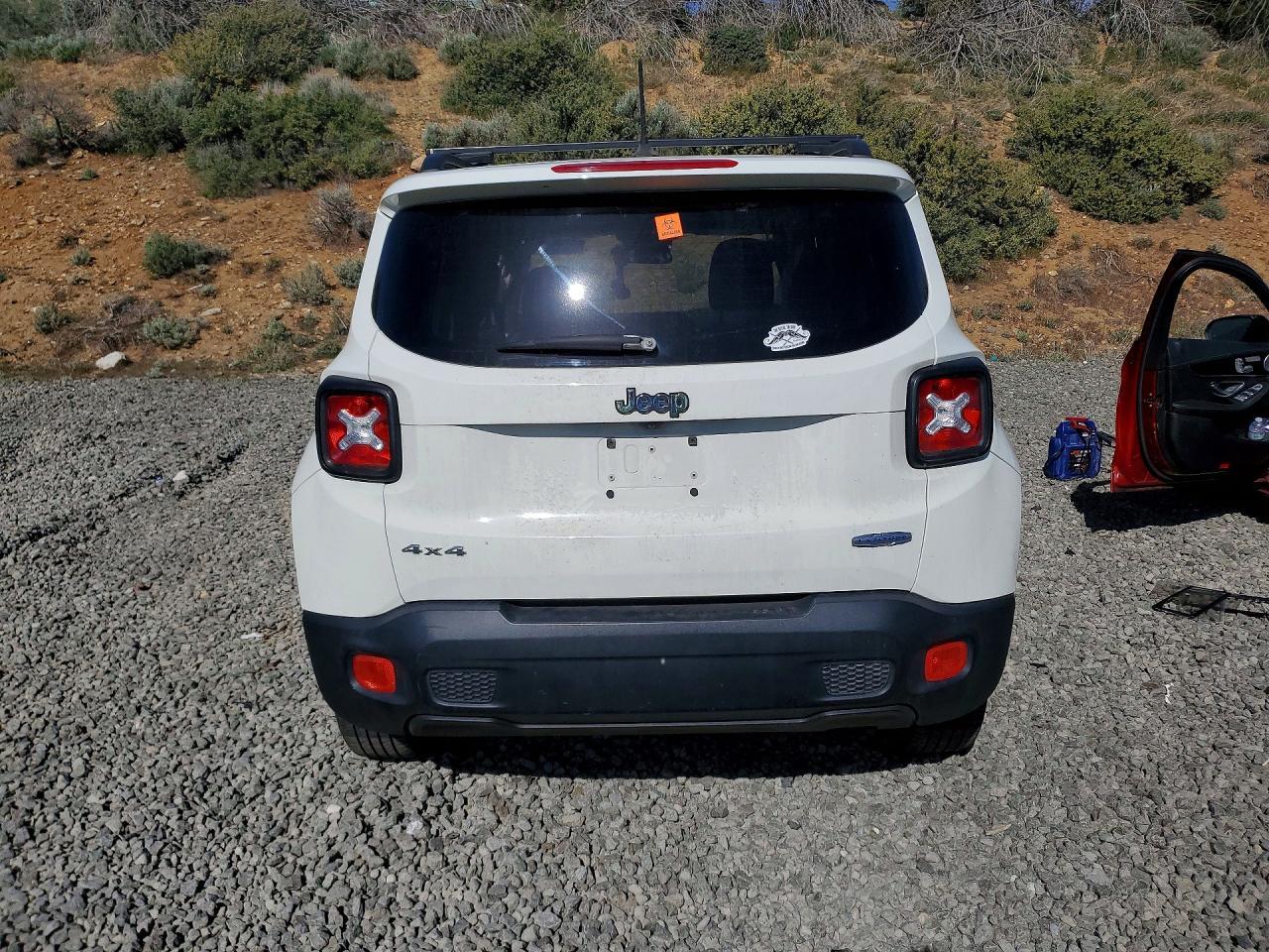 2017 Jeep Renegade - Image 6