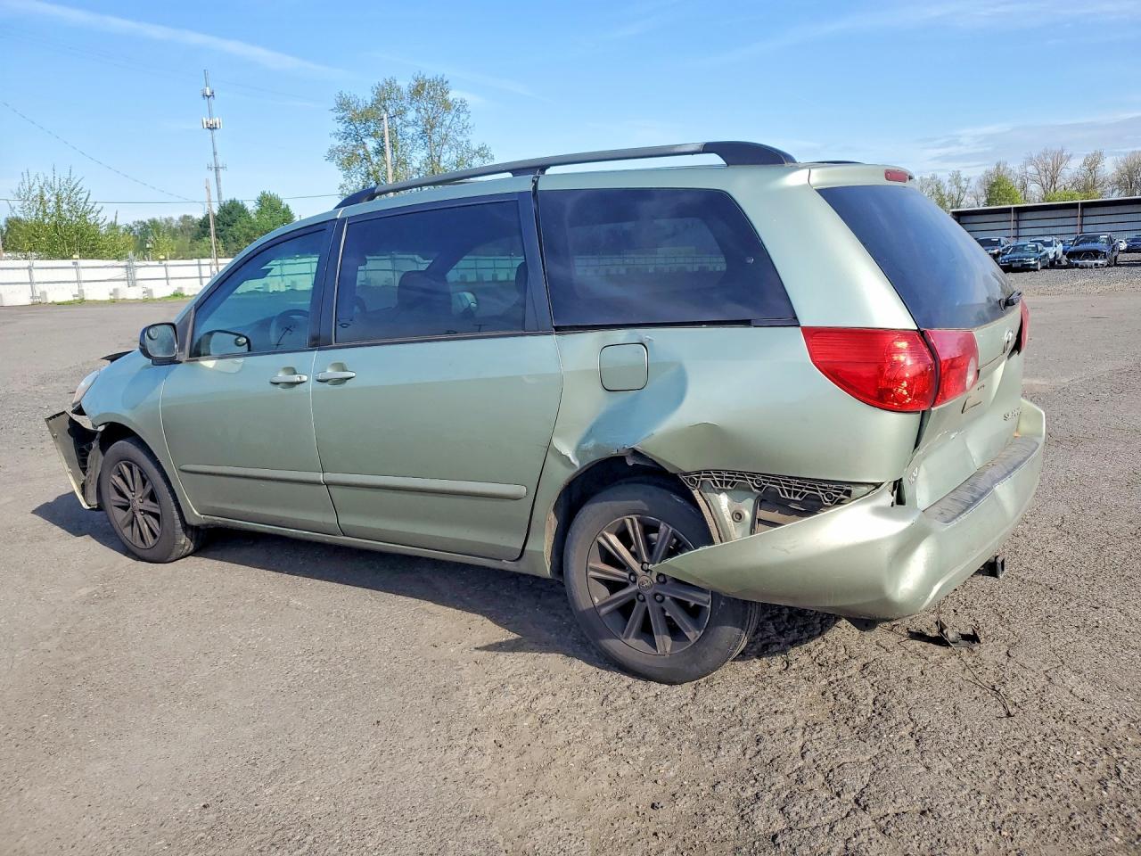 2008 Toyota Sienna Le 7-Passenger - Фото 2