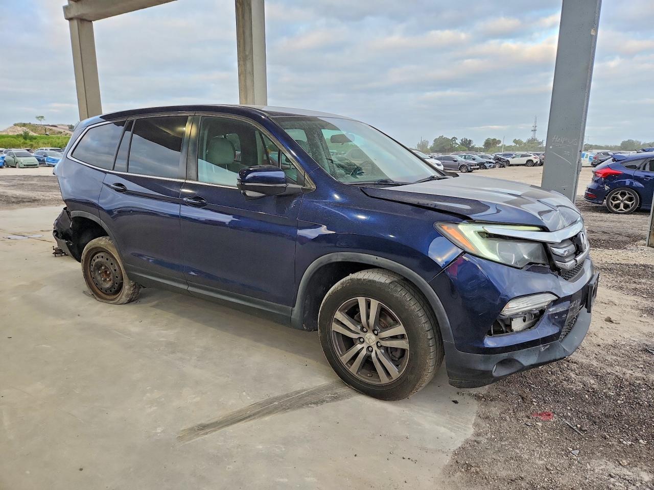 2017 Honda Pilot Ex - Image 4
