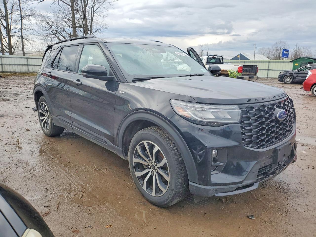 2025 Ford Explorer St-Line - Image 4