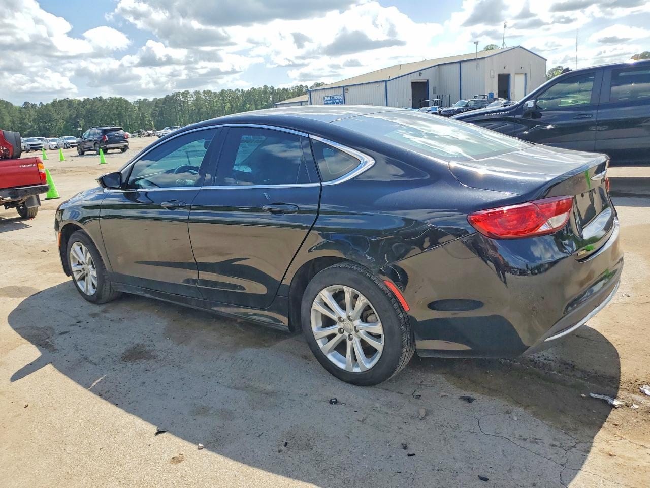 2015 Chrysler 200 Limited - Фото 2