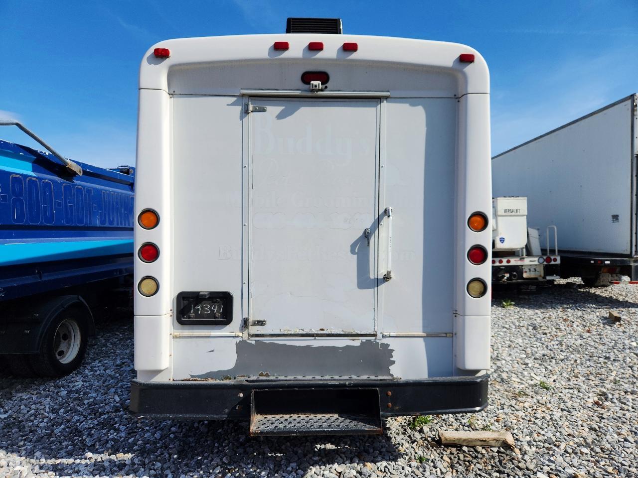 2016 Ford E450 - Image 6