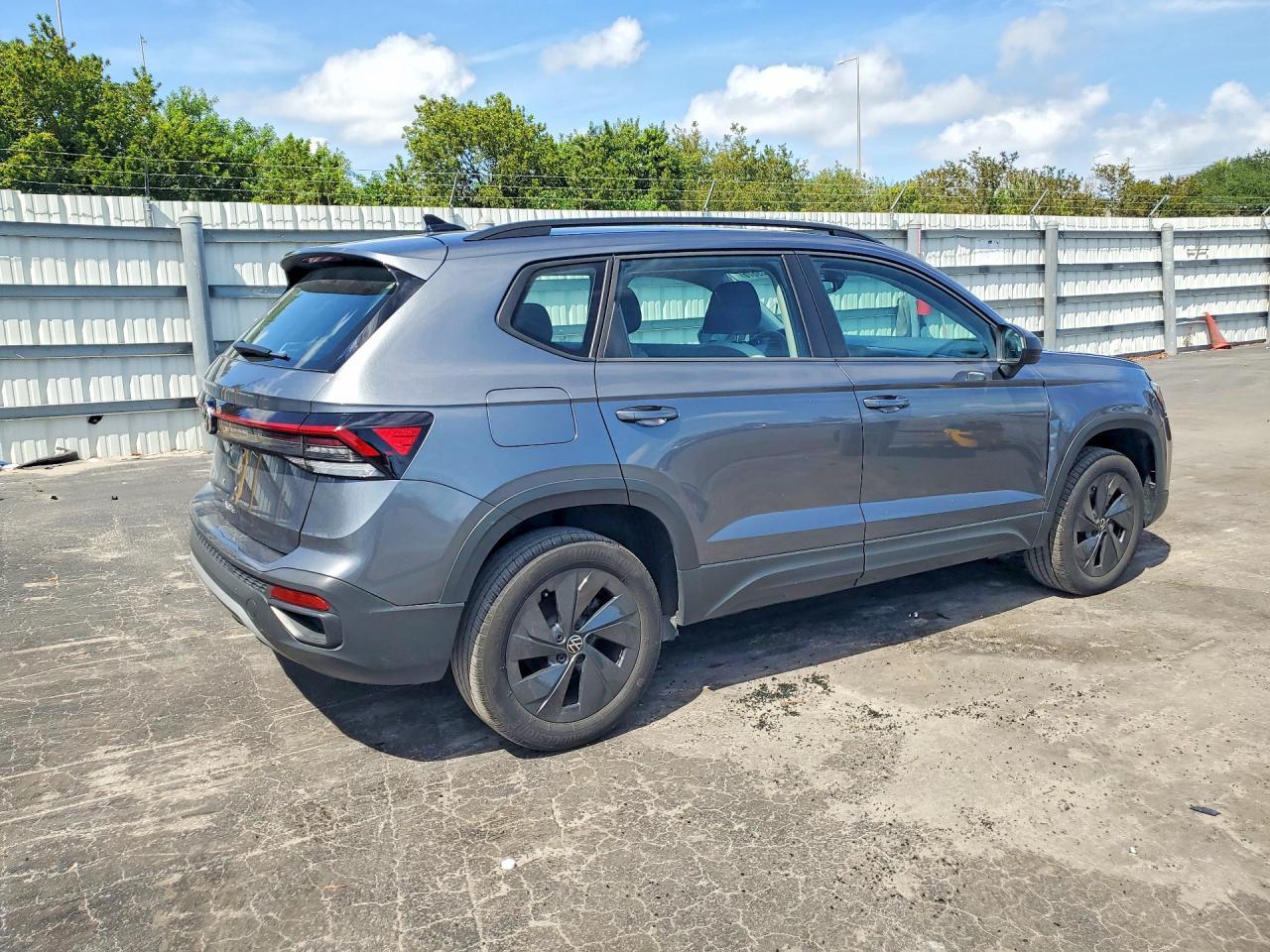 2025 Volkswagen Taos - Фото 3
