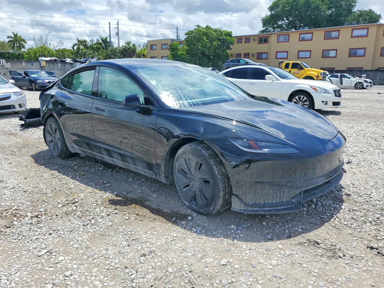 2025 Tesla Model 3 - Фото 4