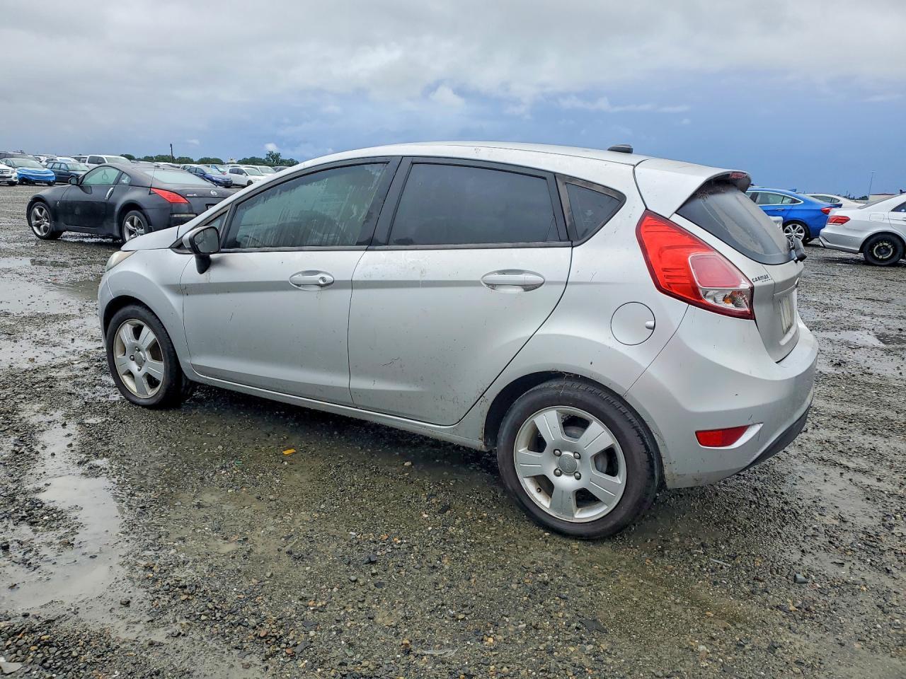2016 Ford Fiesta S - Фото 2
