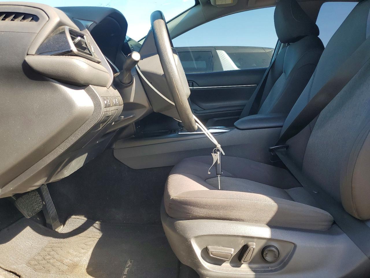 2022 Toyota Camry Le - Image 7