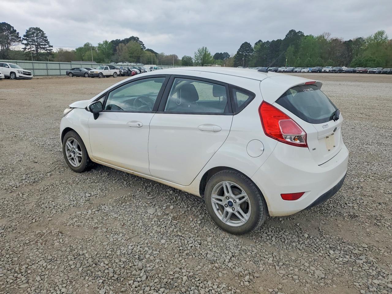 2017 Ford Fiesta Se - Фото 2