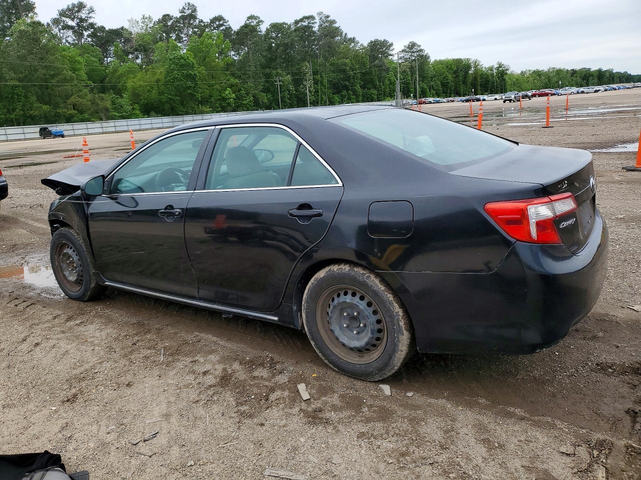 2014 Toyota Camry Le - Фото 2