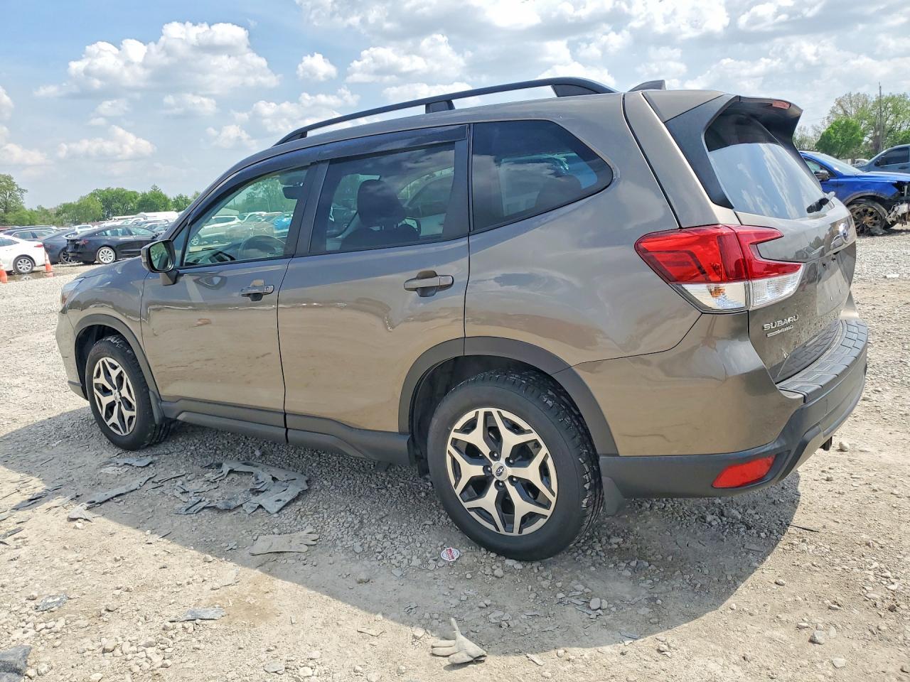 2021 Subaru Forester Premium - Фото 2