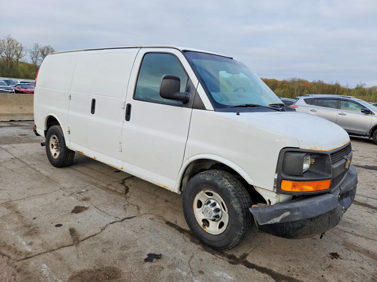 2013 Chevrolet Express G2500 - Image 4