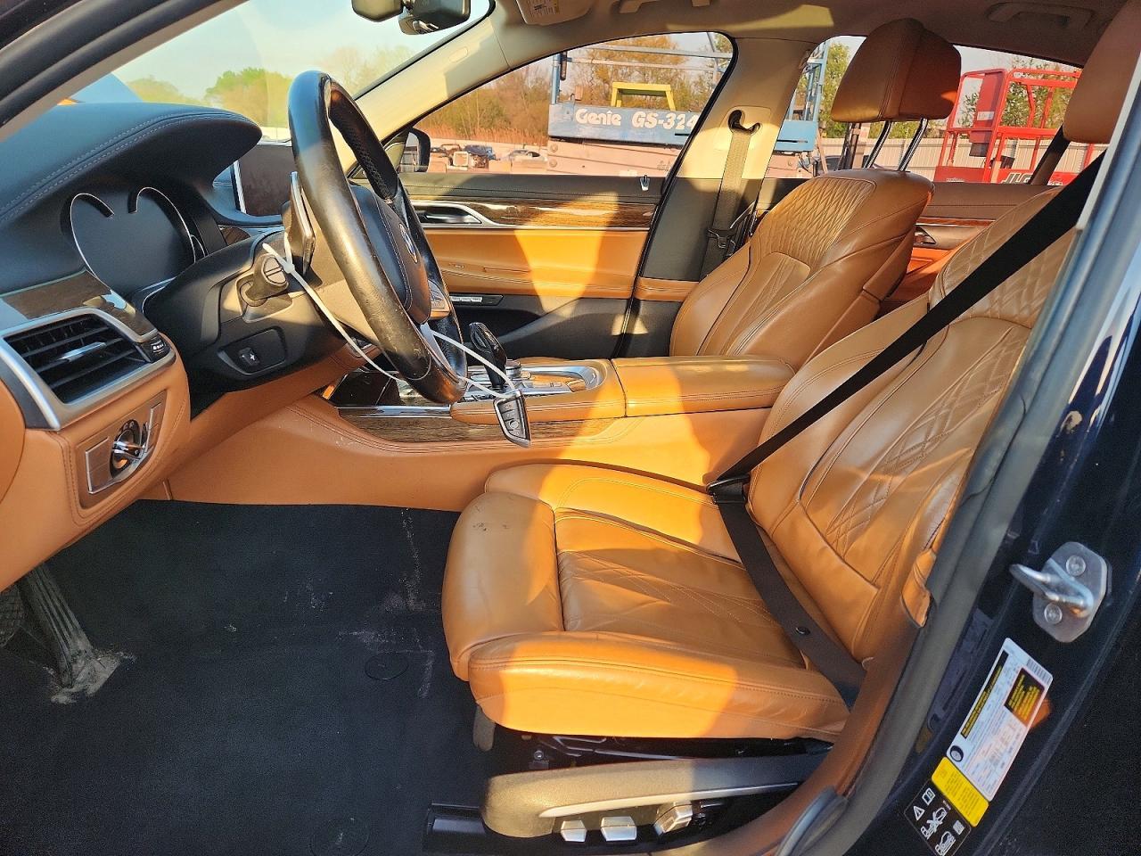 2016 BMW 750 Xi - Image 7
