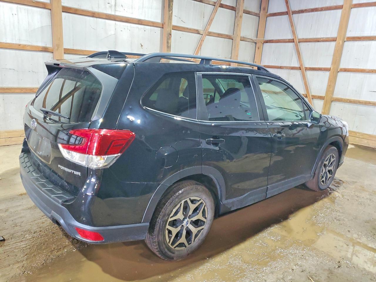2021 Subaru Forester Premium - Image 3