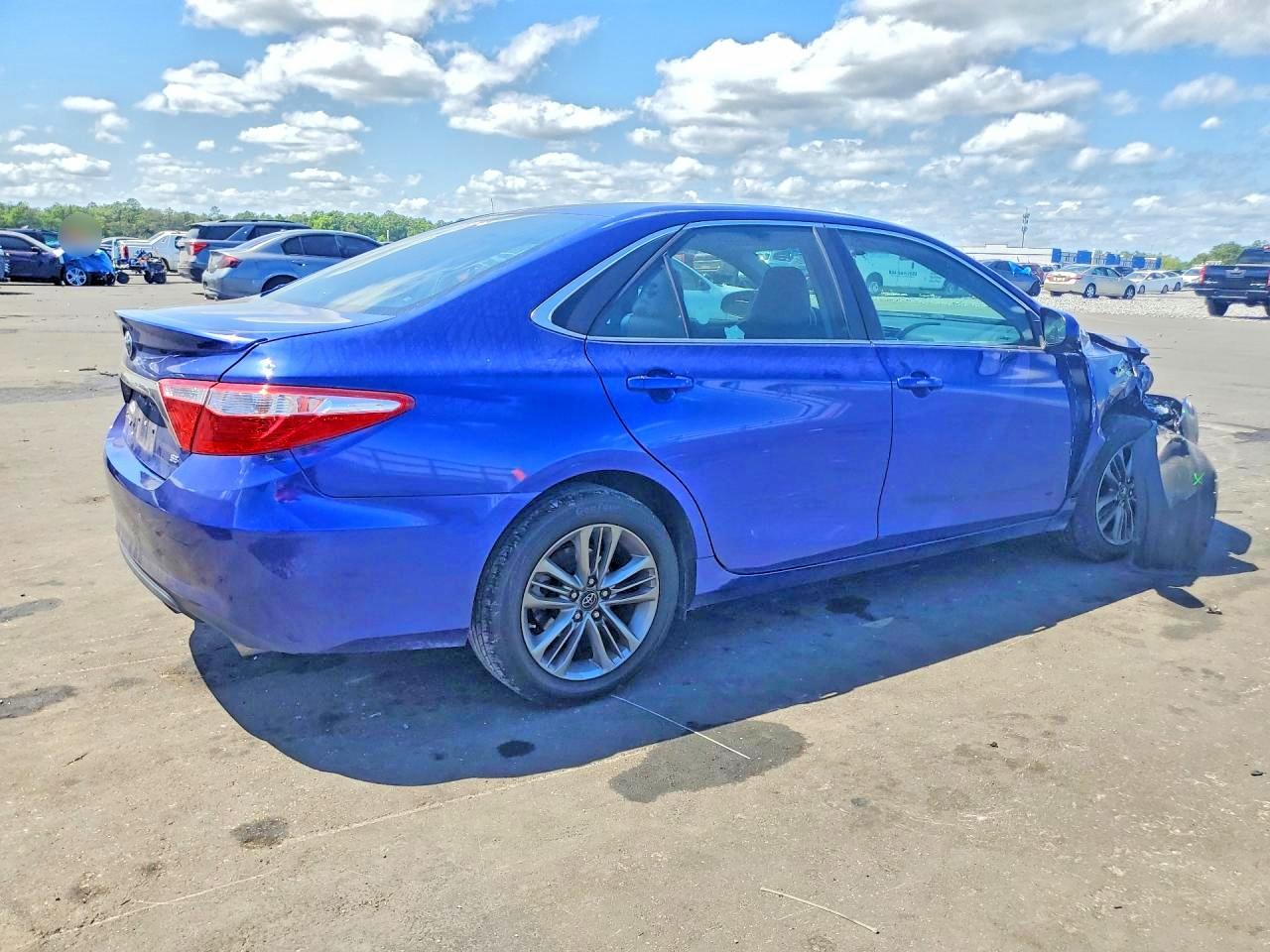 2016 Toyota Camry Se - Фото 3
