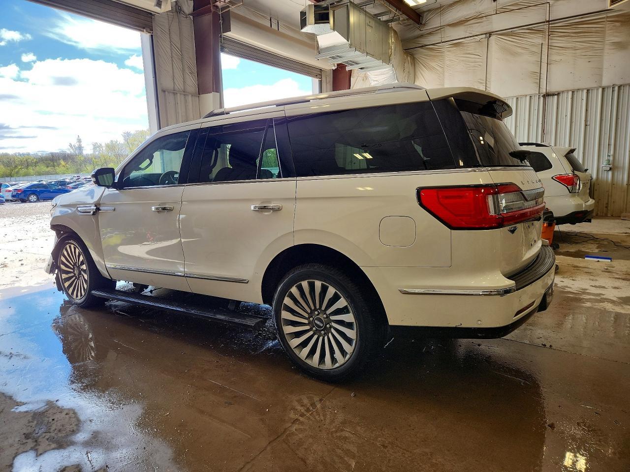 2019 Lincoln Navigator Reserve - Image 2