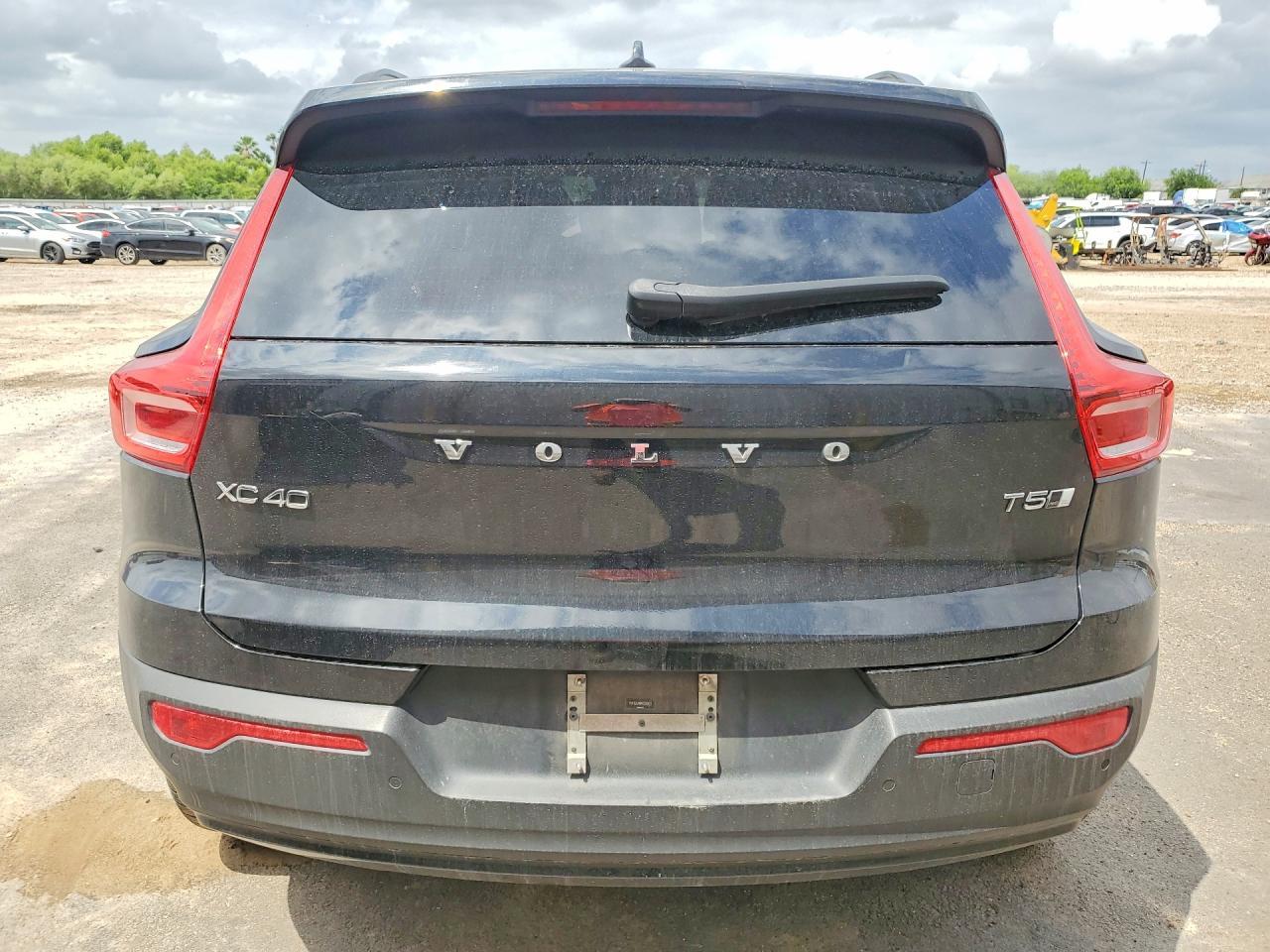 2021 Volvo Xc40 T5 R-Design - Image 6