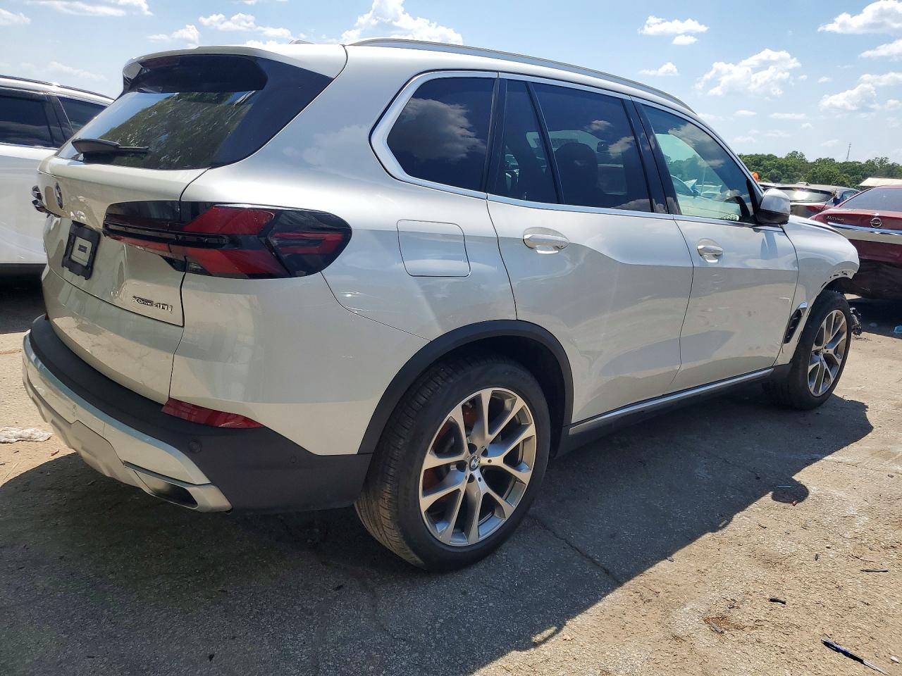 2025 BMW X5 xDrive40I - Image 3