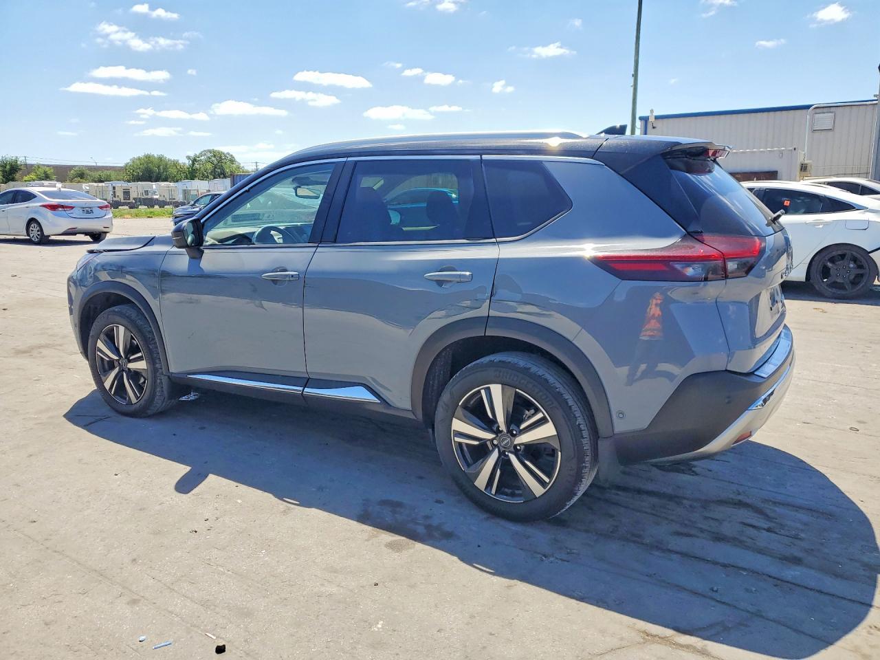 2023 Nissan Rogue Platinum - Image 2