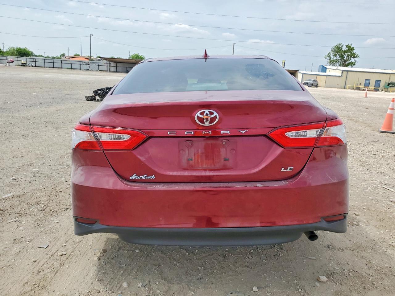 2020 Toyota Camry Le - Фото 6