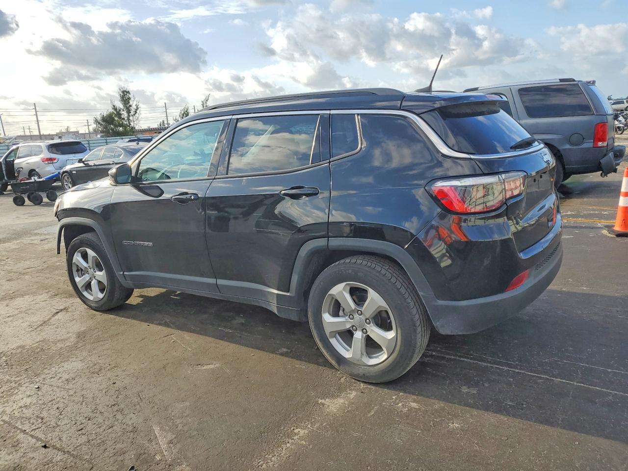 2021 Jeep Compass Latitude - Фото 2
