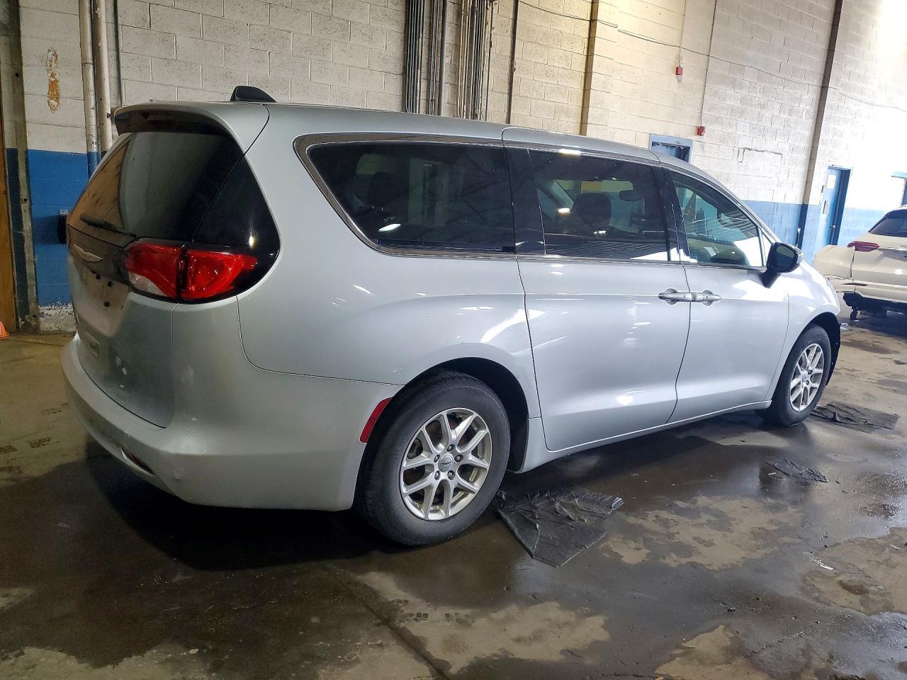 2023 Chrysler Voyager Lx - Image 3