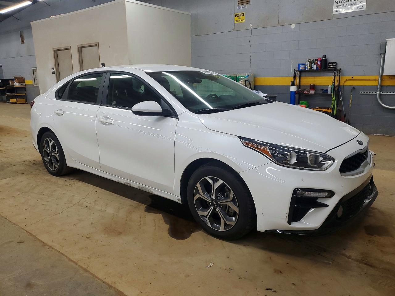 2021 Kia Forte Lxs - Фото 4