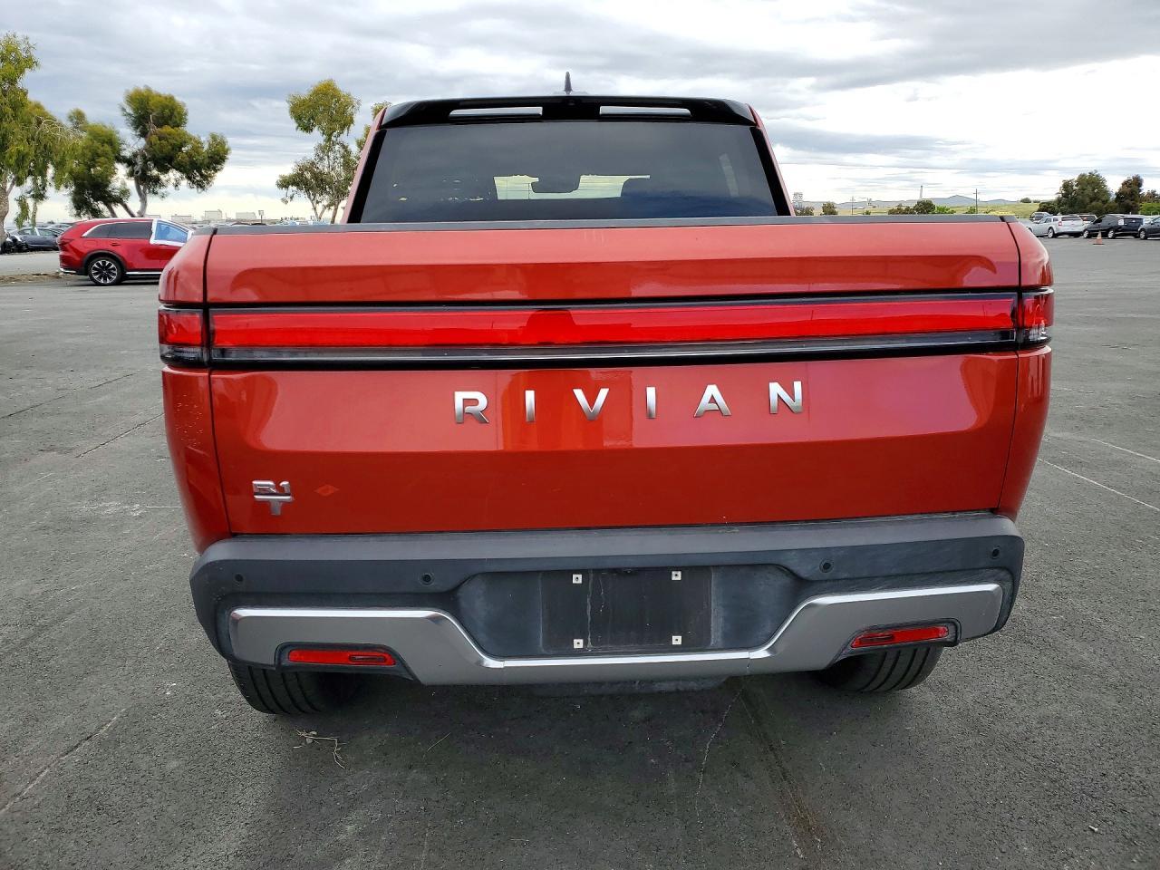2023 Rivian R1T Adventure - Фото 6